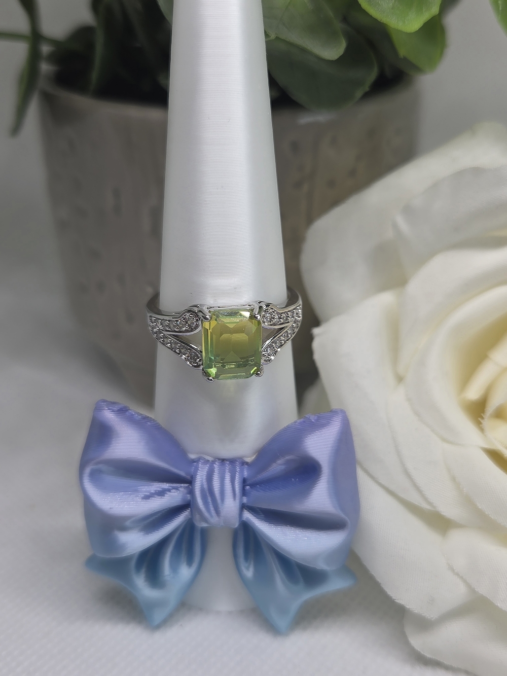 Silver Ring with Lemon-Lime Ombre Cushion-Cut Center Stone
